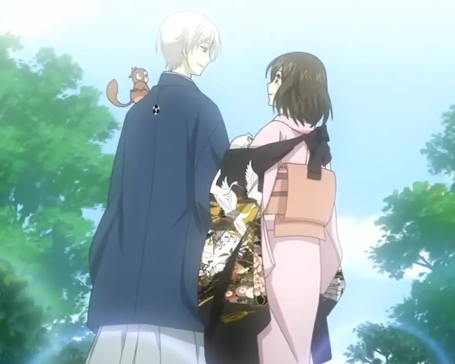 Tomoe ve Nanami tapınak yolunda yan yana