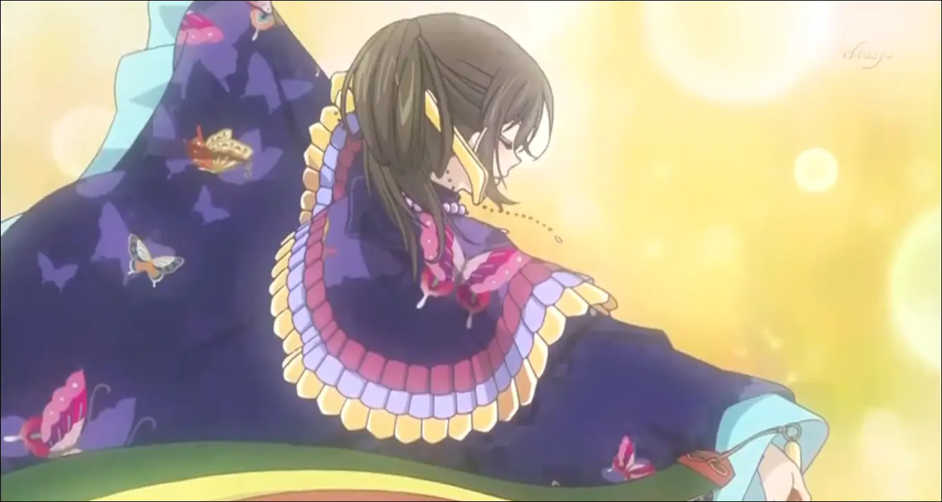 Nanami kagura giysisiyle dans ederken